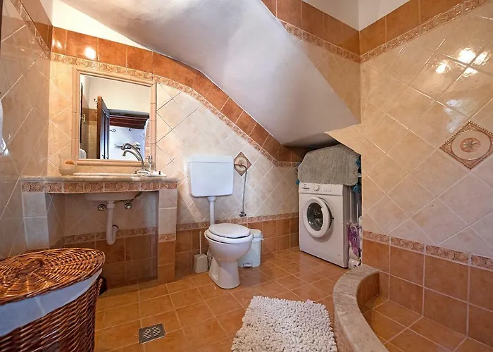 Secret Paradise فيلة